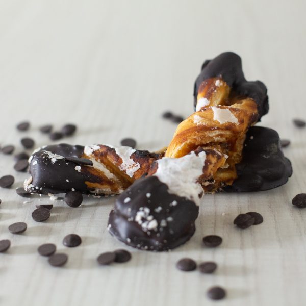 TORNILLOS DE HOJALDRE DE ALBARICOQUE CON CHOCOLATE